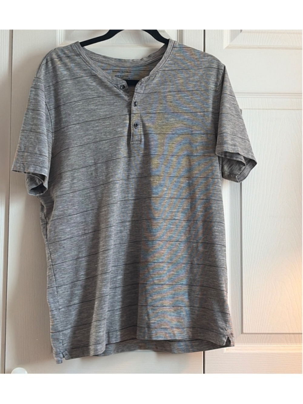 Banana Republic Men's Henley Shirt Large Grey Black Stripe Short Sleeve